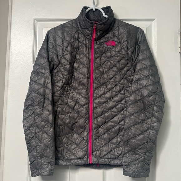 The North Face Jackets & Blazers - The North Face Woman’s lightweight Insulated Puffer Jacket Gray size extra Small